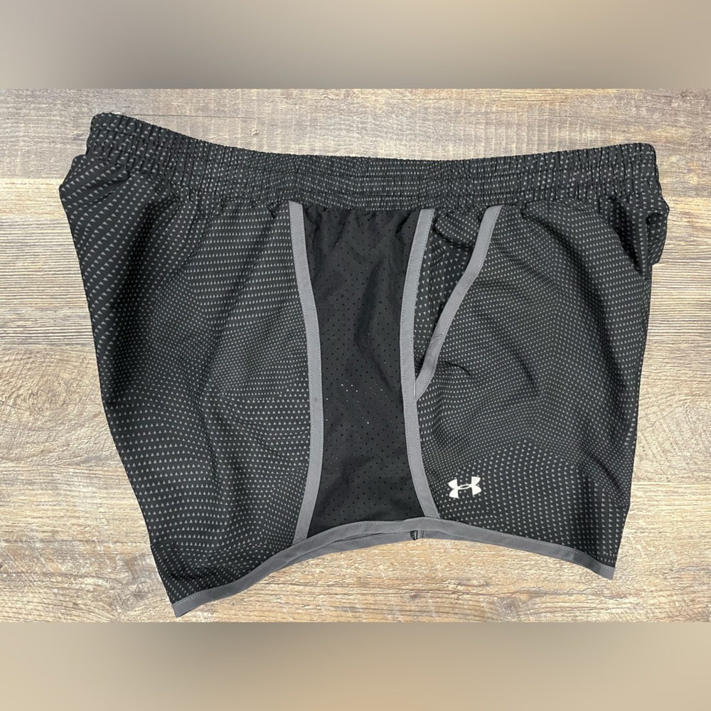 Under Armour Women’s size Large shorts - Like New
